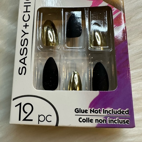 🩷5/$10 Sassy+Chic Metallic Fashion Nails - Picture 4 of 5